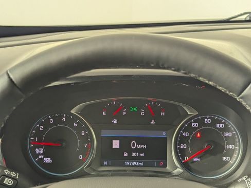 Used 2023 Chevrolet Traverse RS image 17