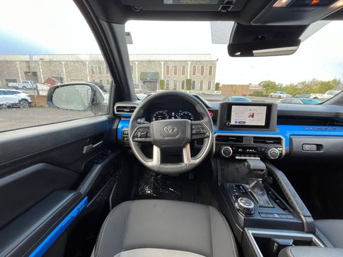 Used 2025 Toyota Tacoma TRD Off-Road image 32