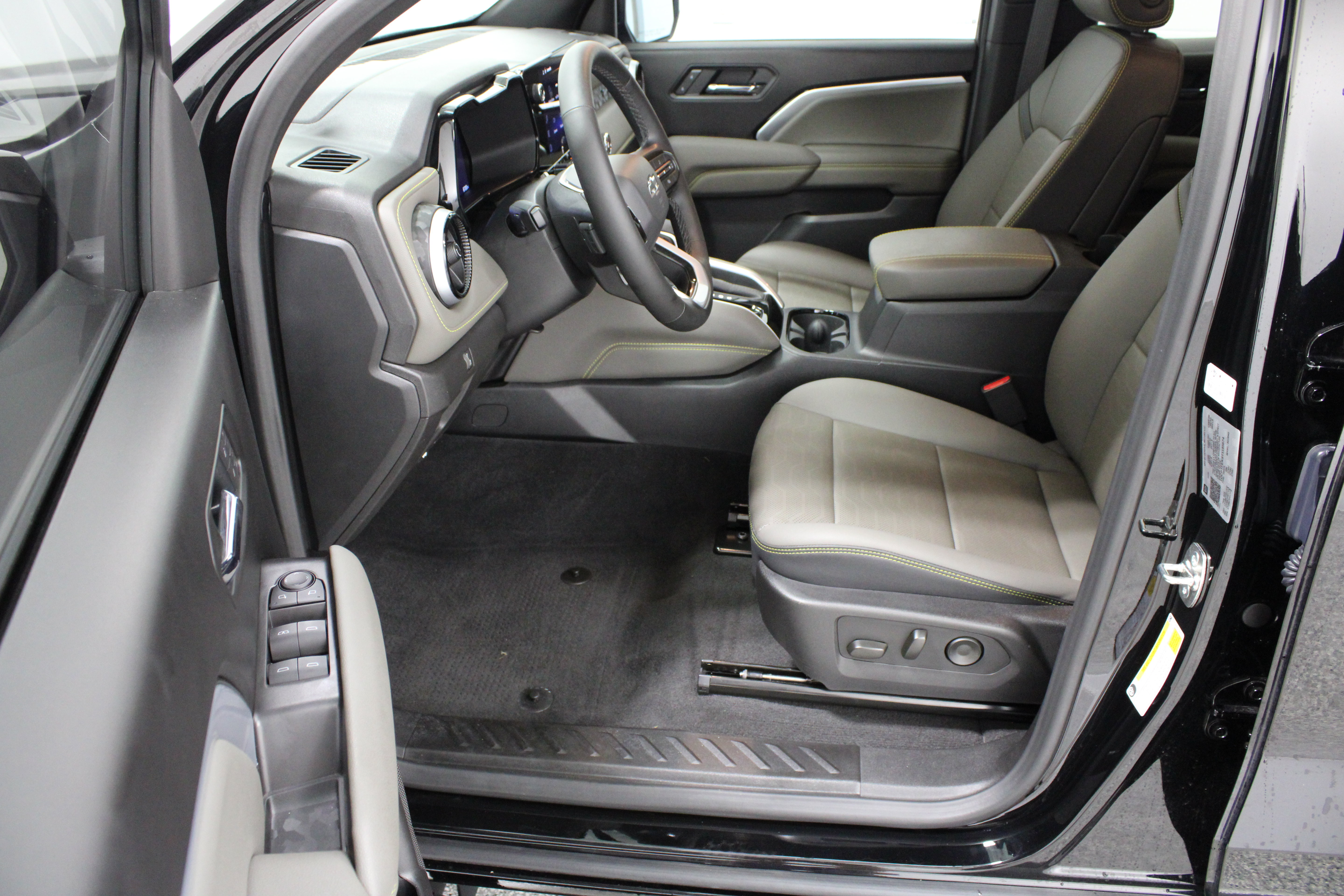 Used 2026 Chevrolet Colorado ZR2 AWD/4WD image 15
