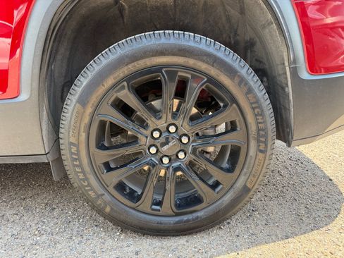 Used 2023 GMC Acadia SLE w/ Driver Convenience Package FWD image 14