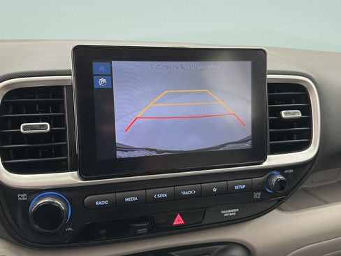 Used 2025 Hyundai Venue SEL FWD image 19