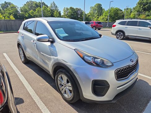 Used 2017 Kia Sportage LX FWD image 2