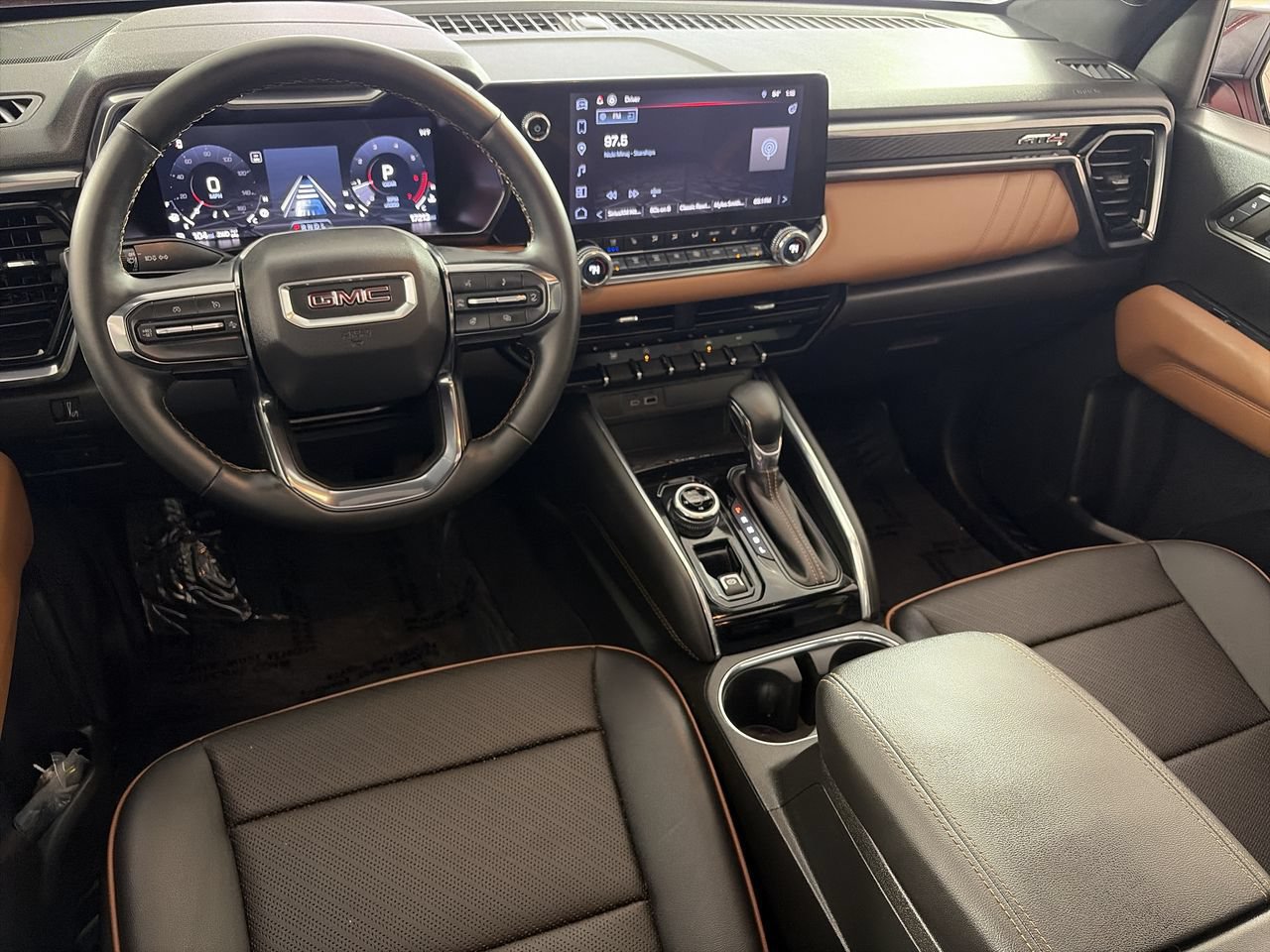 Used 2024 GMC Canyon AT4 w/ AT4 Premium Package AWD/4WD image 21