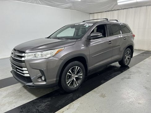 Used 2019 Toyota Highlander Plus AWD/4WD image 5