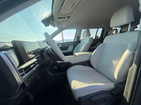 Used 2024 Hyundai Santa Fe SE AWD/4WD image 8