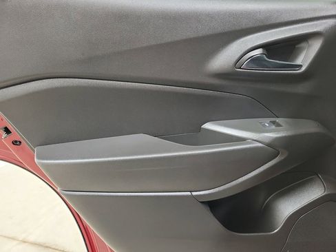 Used 2025 Chevrolet Trax LT image 14