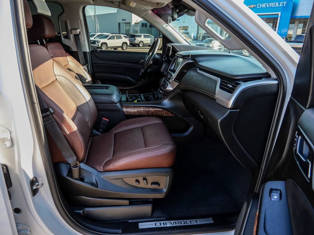 Used 2020 Chevrolet Suburban Premier w/ Premier Plus Edition AWD/4WD image 17