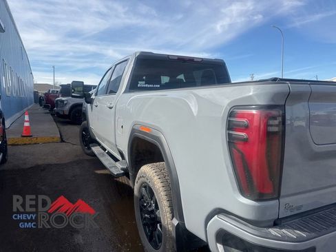 Used 2024 GMC Sierra 2500 AT4 AWD/4WD image 13