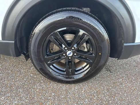 Used 2023 Ford Explorer XLT w/ Equipment Group 202A image 9