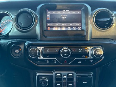 Used 2023 Jeep Gladiator Sport image 19