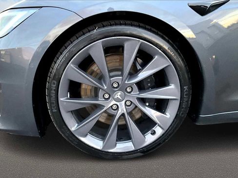 Used 2022 Tesla Model S image 8