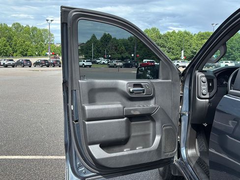 Used 2020 Chevrolet Silverado 1500 Custom w/ Custom Value Package AWD/4WD image 9