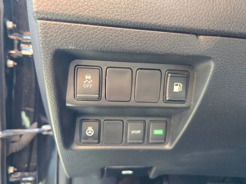 Used 2019 Nissan Rogue S image 22