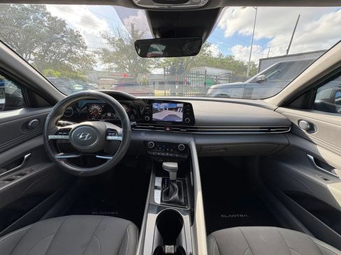 Used 2021 Hyundai Elantra SEL w/ Convenience Package FWD image 19