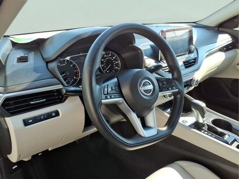 Used 2025 Nissan Altima 2.5 SV image 14