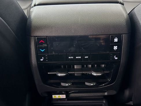 Used 2023 Jeep Grand Cherokee L Limited w/ Trailer Tow Group (B) image 25