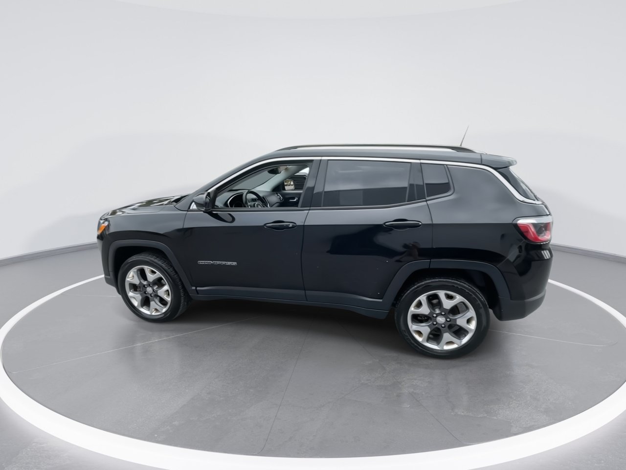 Used 2018 Jeep Compass Limited w/ Navigation Group AWD/4WD image 11