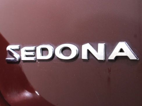 Used 2017 Kia Sedona LX w/ LX Essentials Premium Package FWD image 36