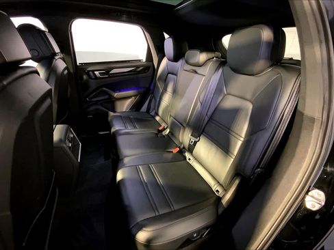 Used 2022 Porsche Cayenne image 48