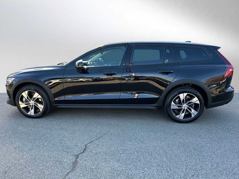 Certified 2024 Volvo V60 B5 Cross Country Plus image 6