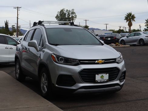 Used 2020 Chevrolet Trax LT w/ LT Convenience Package image 14