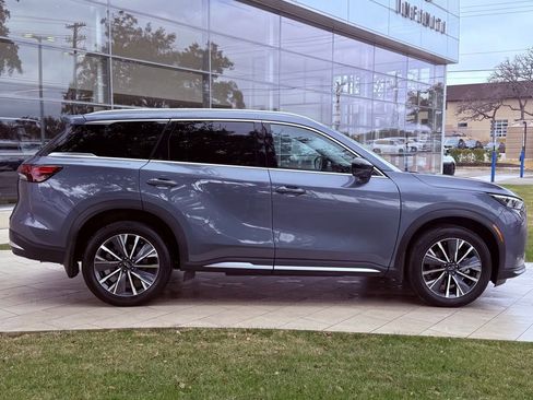 Certified 2026 INFINITI QX60 Luxe w/ Family Package image 5