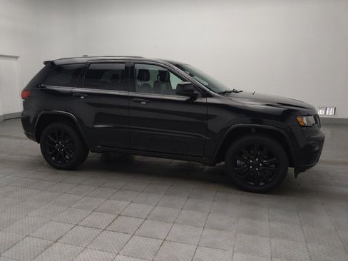 Used 2017 Jeep Grand Cherokee Altitude AWD/4WD image 11