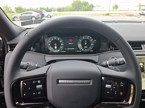 Used 2026 Land Rover Range Rover Evoque Dynamic SE AWD/4WD image 17