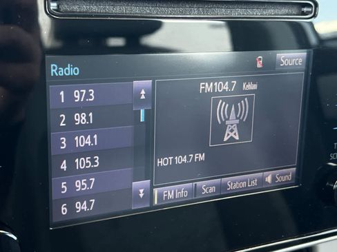 Used 2018 Toyota Corolla LE FWD image 18