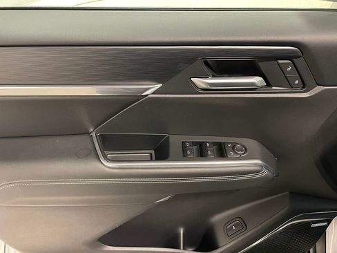 Used 2025 GMC Acadia Elevation image 19