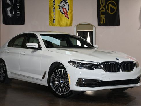 Used 2020 BMW 530i w/ Premium Package RWD image 3