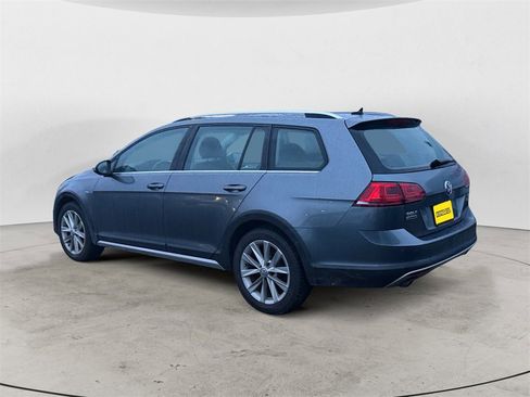 Used 2017 Volkswagen Golf Alltrack image 3