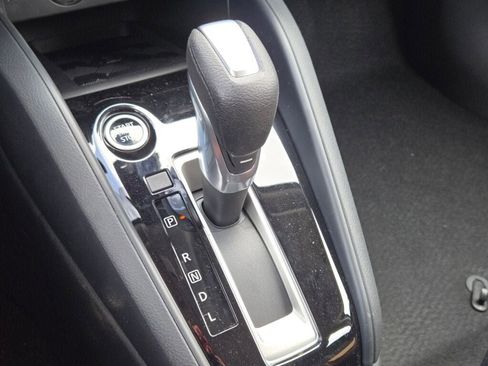 Used 2025 Nissan Versa SR w/ Trunk Package image 27