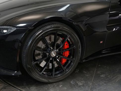 Used 2019 Aston Martin V8 Vantage Coupe image 9