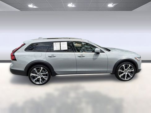 Certified 2025 Volvo V90 B6 Cross Country Ultra AWD/4WD image 8