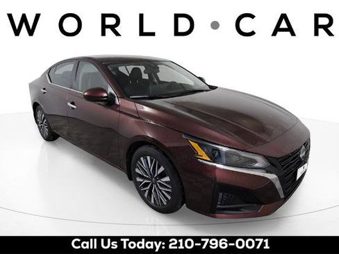 Certified 2024 Nissan Altima 2.5 SV w/ SV Premium Package image 1