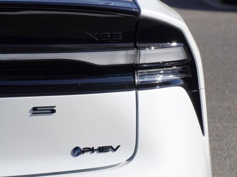 New 2026 Toyota Prius Plug-In Hybrid FWD image 10