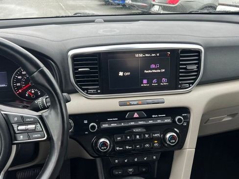 Certified 2022 Kia Sportage EX w/ EX Technology Package image 17