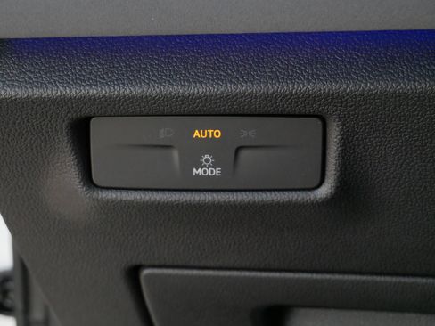 Certified 2025 Volkswagen Tiguan SE R-Line AWD/4WD image 26