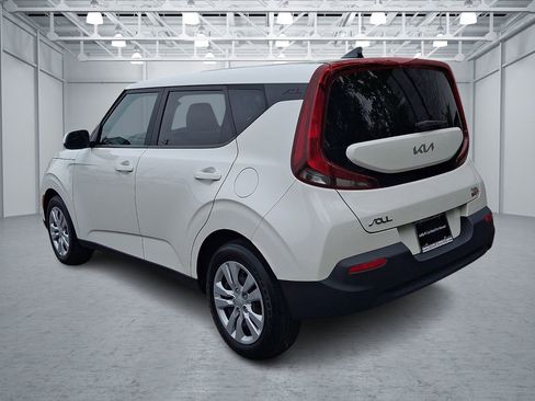 Used 2022 Kia Soul LX FWD image 3