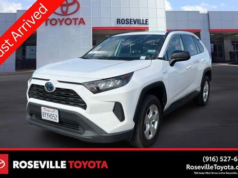 Used 2021 Toyota RAV4 LE AWD/4WD image 1