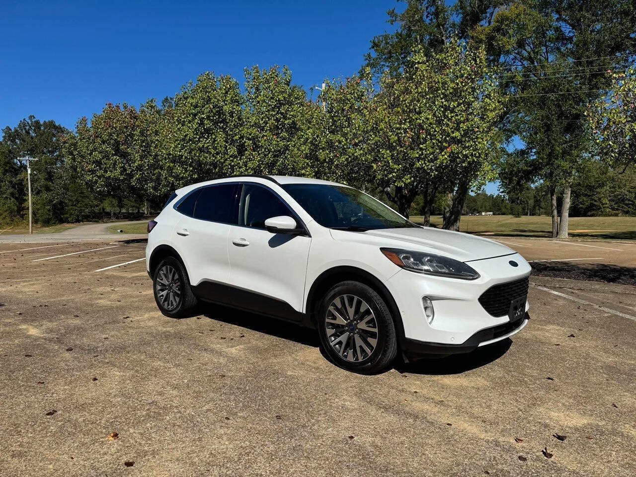 Used 2020 Ford Escape Titanium AWD/4WD image 3