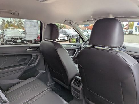 Certified 2024 Volkswagen Tiguan SE image 33