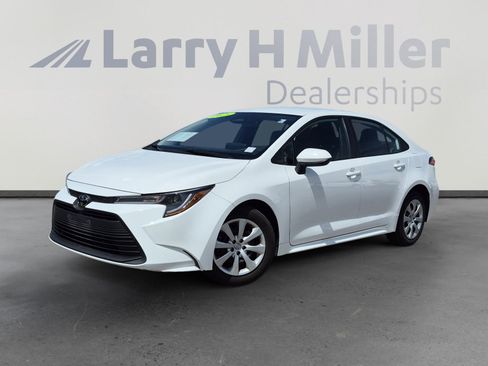 Certified 2025 Toyota Corolla LE image 1