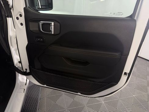 Used 2025 Jeep Wrangler Unlimited Sahara AWD/4WD image 34