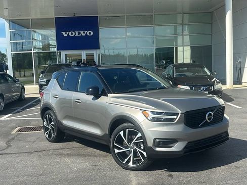 Used 2022 Volvo XC40 T5 R-Design w/ Climate Package AWD/4WD image 2