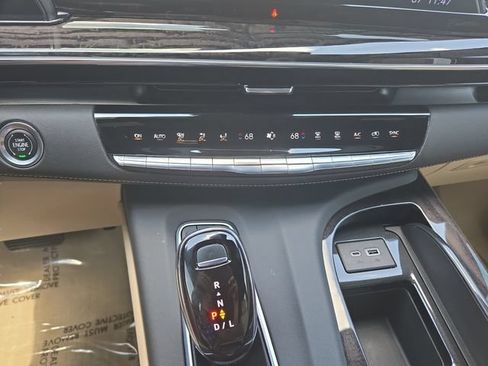 Used 2023 Cadillac Escalade Premium Luxury AWD/4WD image 29