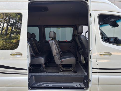 Used 2024 Mercedes-Benz Sprinter 2500 image 33