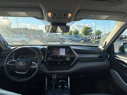 Used 2022 Toyota Highlander Limited AWD/4WD image 10