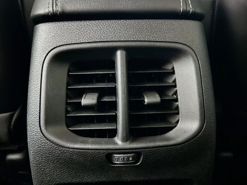 Used 2021 Jeep Cherokee Limited image 27